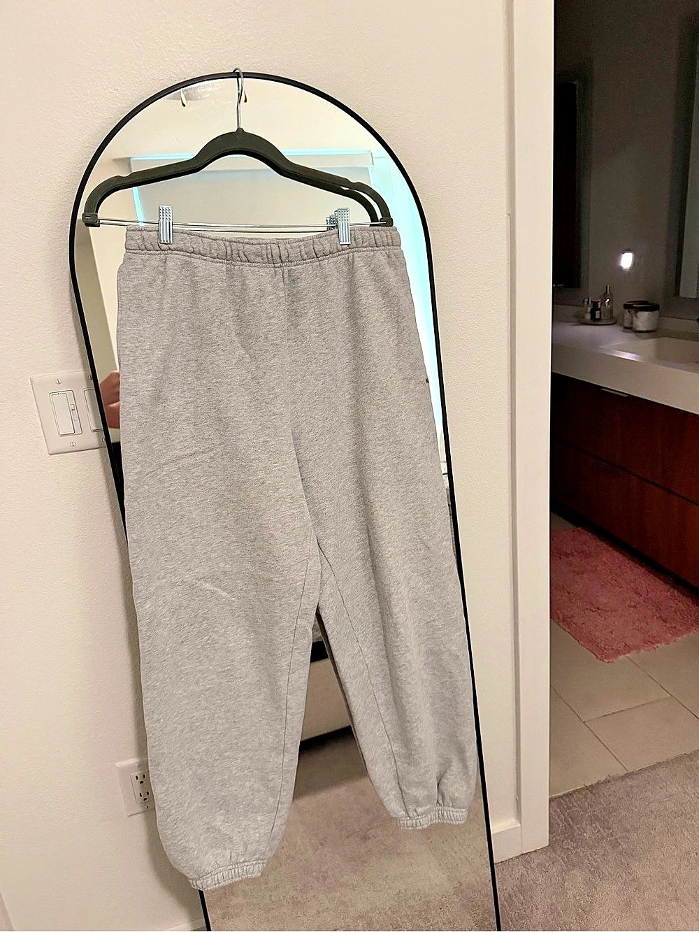 TNA Cozy Fleece Mega Sweatpant Gray Joggers Medium